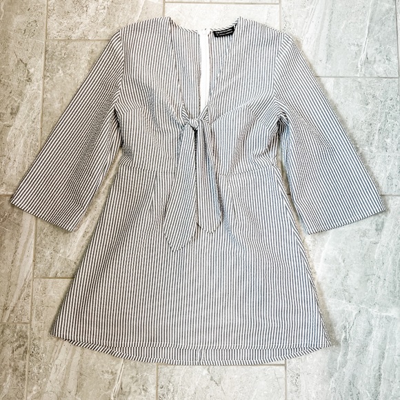 The Fifth Label Devotion Gray White Seersucker V Neck Dress Size XL - Picture 3 of 10